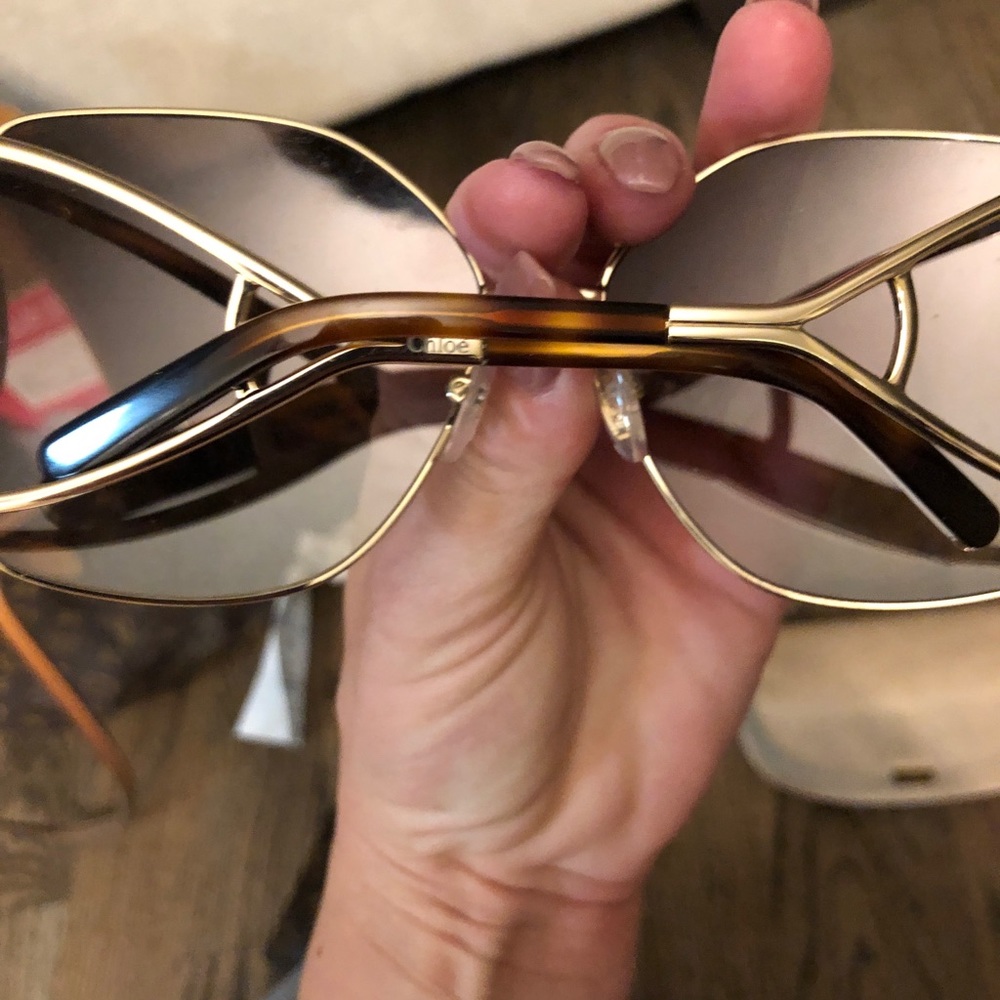 Chloe- like new - Picture 3 of 5